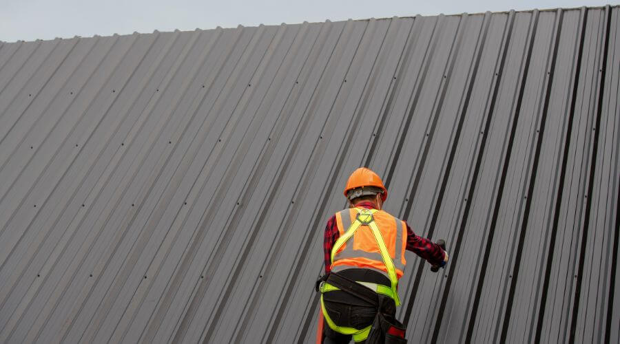 Professional metal roof installation services in Lockbourne, OH
