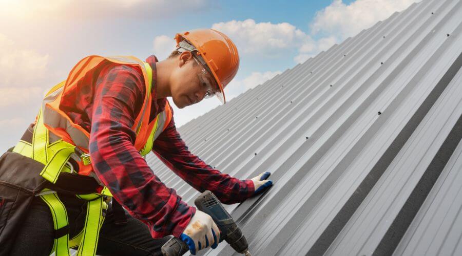 Professional metal roof installation in Lockbourne, OH